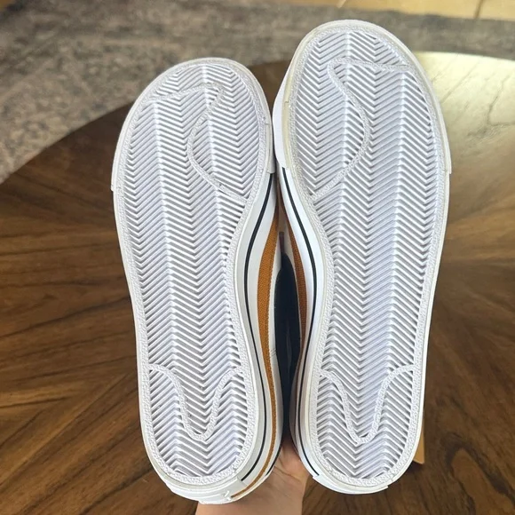 Nike Women's Court Legacy Leather Sneaker - Picture 7 of 7